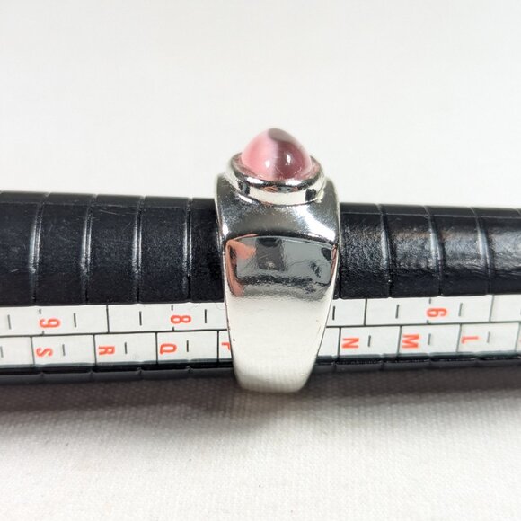 Pink and silver toned cocktail ring size 7.25, pink opalescent stone signet ring - Picture 7 of 9